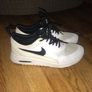 women’s white nike size 8 shoes